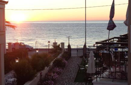 Niki Studios Sea - Front - Photo 42