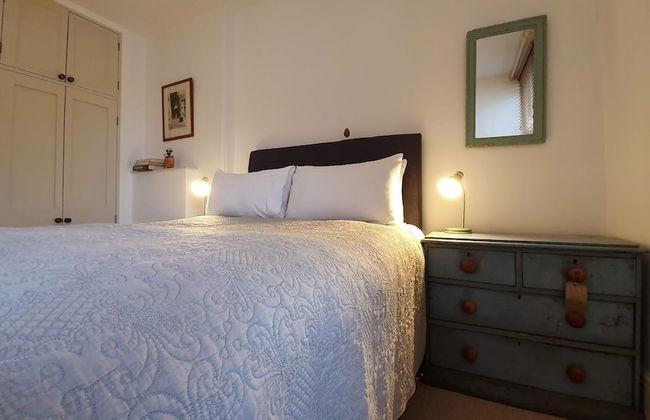 Stylish Town Centre Apartments - Photo 13