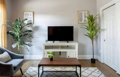 Charming Theater District 1Br - Photo 1