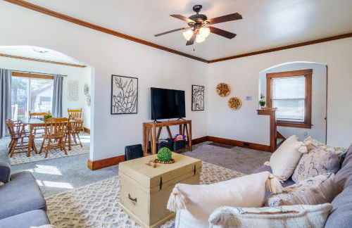 King Bed, Stocked Kitchen, Easy Driveway Parking, 2mi to Downtown & Coliseum - Foto 33