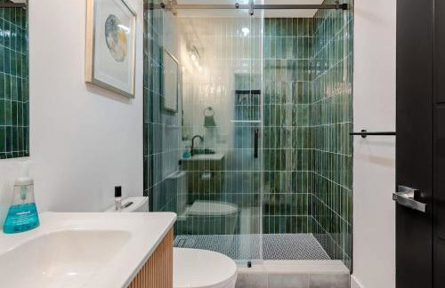 Modern Lakeview Home with Private Dock Sleeps 5 - Foto 36