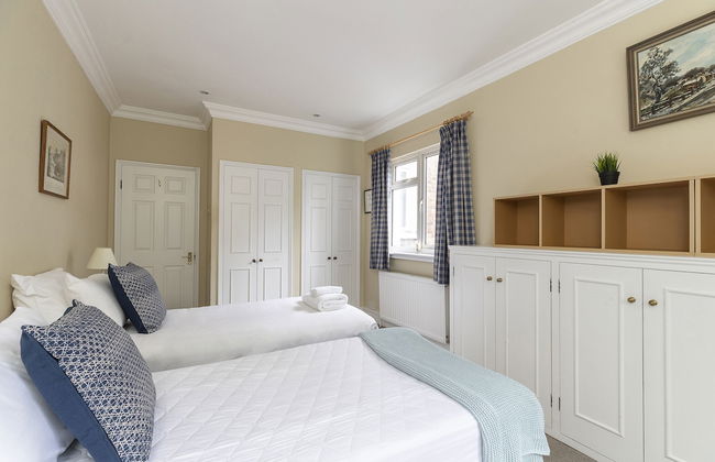 JOIVY Charming 3 bed house with a rooftop terrace - Photo 3