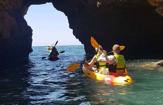 Tour delle grotte delle spiagge di La Marina e Albandeira in kayak - Foto 2