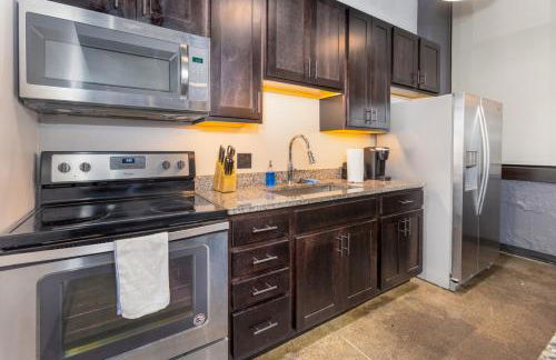 King Bed - Heart of PB - Jaw-Dropping Rooftop and Gym - Foto 25