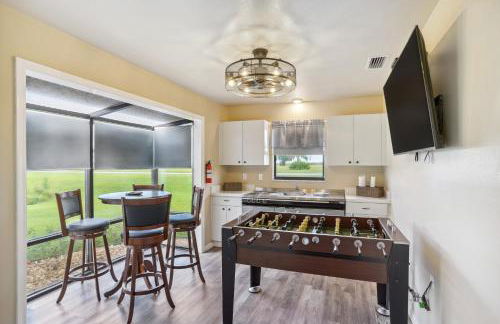 Luxurious Florida Home with Pool and Canal Access - Foto 12