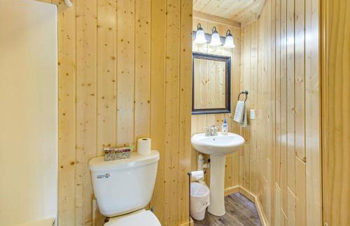 Four-Season Lake Cabin with Canoe and Paddle Boat! - Foto 13