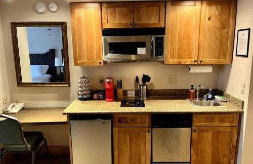 MT CB Mountain Side with King Bed, Hot Tub, Pool & Kitchen! - Foto 9