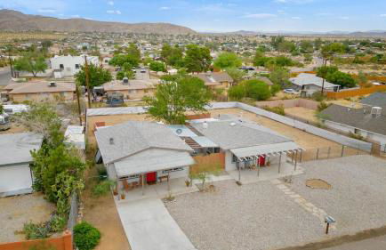 Fable by Avantstay 2 Unique Spaces, w/ Bowling, Hot Tub, Fire Pit, Large Yard - Foto 76