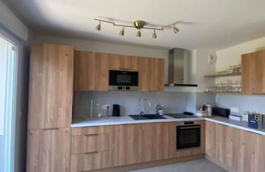 VILLA VUE LAC -3 chambres jardin-proche du lac et du Centre-ville , 2 places parking - Foto 12