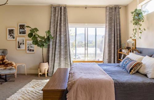 Mid Century Modern Family Home On 25 Acres! - Foto 26