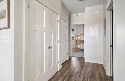 Cozy Swiss Condo -King Bed, Sleeps 6, Free Blanket - Foto 19