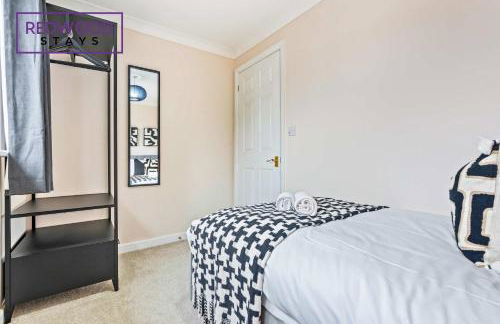 Cozy Family & Contractor Home 3X FREE Parking by Redwood Stays - Foto 12