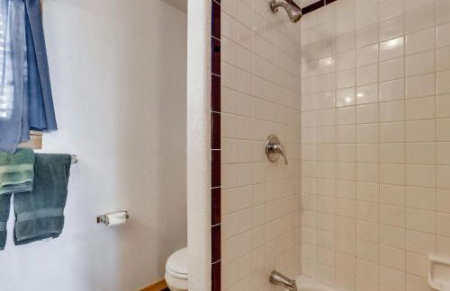 Lovely House Tucked in the Pines with Private Hot Tub - Pura Vida - Foto 14