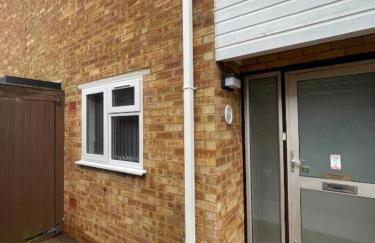 Spacious 3 Bedroom Home in Bletchley - Foto 2