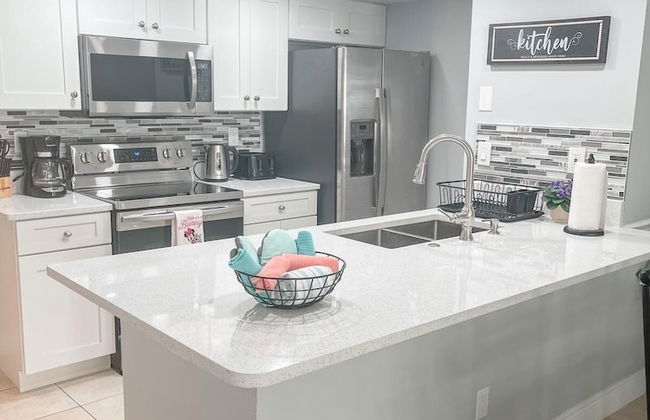 Three Bedroom Apartment #6 -- 5012 LBC -- Vusa Three Bedroom Condo Apartment - Foto 7