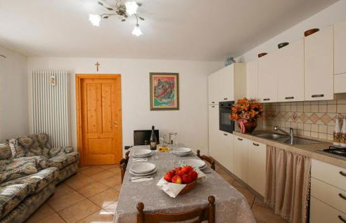 2 Bedroom Lovely Apartment In Frazione Zortea - Foto 10