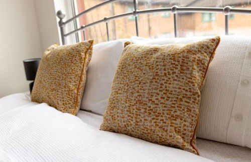 Flatzy - Modern 3 Bedroom Home in City Centre - Foto 25