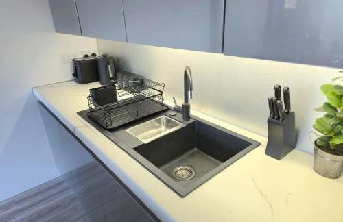 Modern Duplex Penthouse Panoramic Views & Parking - Foto 17