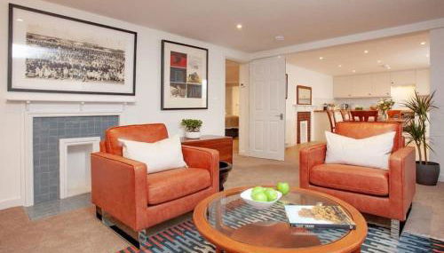 1 Perfectly located stylish, comfortable apartment - Photo 1