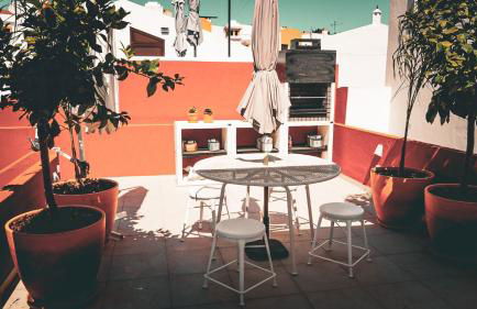 Kalumi Aparthotels - Japandi-Style Apartments with Terrace, Pergola, and Portuguese BBQ - Foto 21