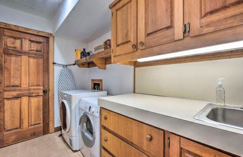 Luxe Plymouth Chalet with Indoor Pool and 3 Decks! - Foto 36