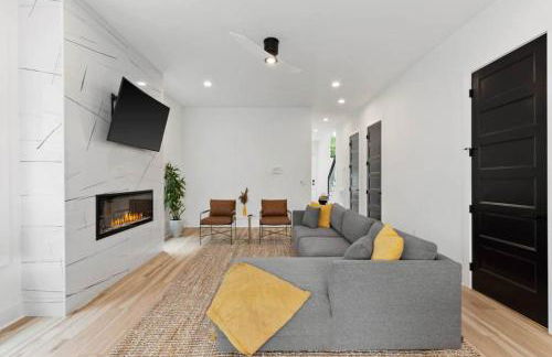 Luxurious 4bd home sleeps 12 minutes to downtown with parking - Foto 9