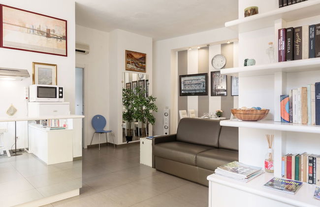 S.Ambrogio Square - Photo 10