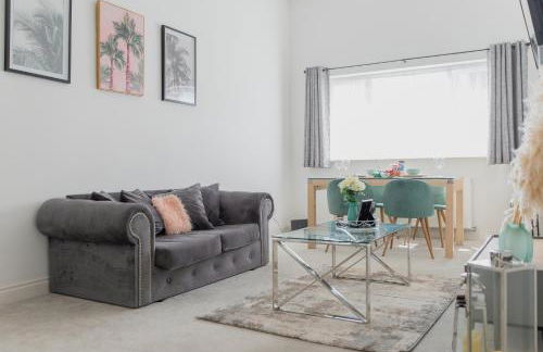 Portsmouth City Centre Modern Apartment - with Free Parking - Photo 3