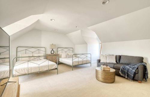 Stay Portland - Custom North Tabor Farmhouse - Gym & Kitchen - Photo 17