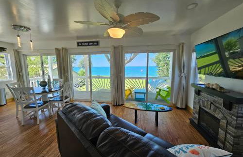 Tree-Top Lake-Front Cottage - Foto 1