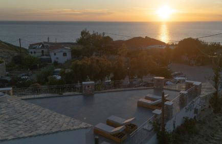 Erifi Luxury Suites - Photo 54