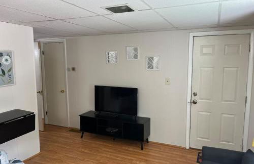 Nothing Fancy Older Apt Walk to Downtown King Bed - Foto 33