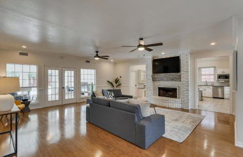 Luxurious 5 Bedroom Retreat with Pool - Foto 7