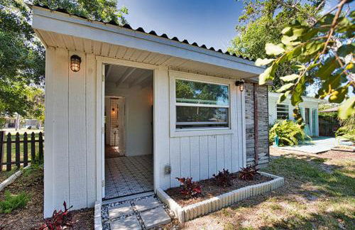 Pet Friendly & Firepit Minutes to Beach Sleeps 6 - Foto 40