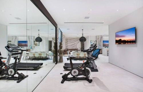 Ultra-Luxurious BH Estate with Pool, Theatre, Views - Foto 36