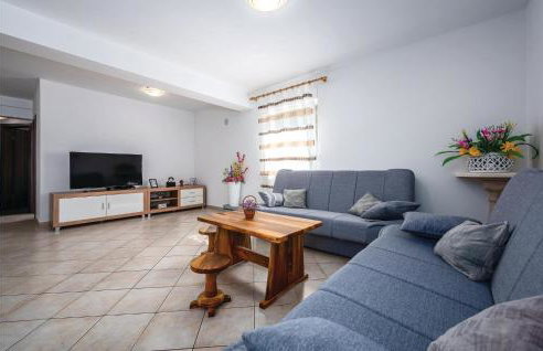 Gorgeous Home In Buje With Kitchen - Foto 13