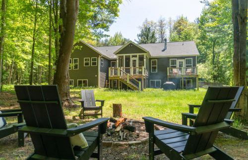 Lake Effect Lodge 3 min from Laketown Beach! - Foto 33