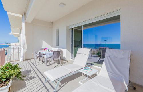 Donna Alba - Photo 17