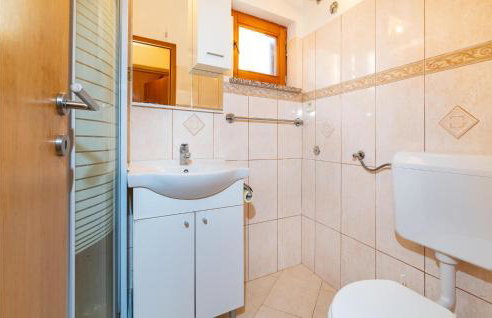 Cozy Apartment In Modric With Wifi - Photo 16