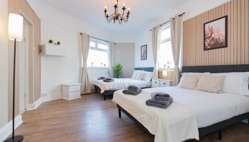 Open Mind Property - 4BR, 17 Guests & Free Parking - Foto 1