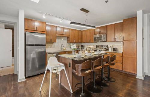 Beautiful Apt in Downtown w/Pool | Indoor Parking - Foto 12