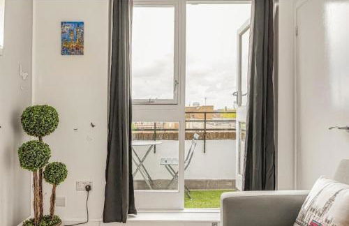 Amazing Marina-Overlooking 1Bed - Photo 29