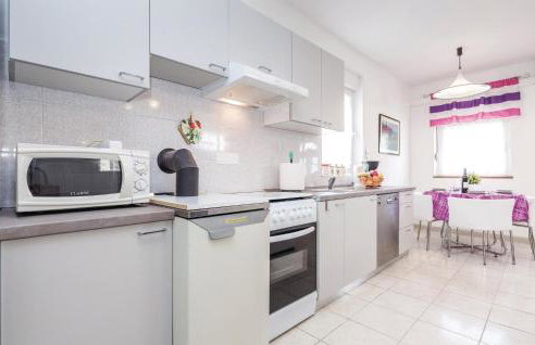 4 Bedroom Beautiful Home In Rukavac - Photo 37