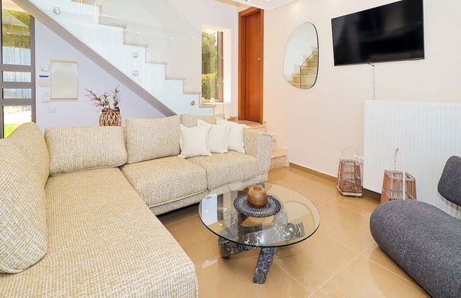 Luxurious 4-bedroom Villa With Private Pool in Kassandra, Halkidiki - Photo 15