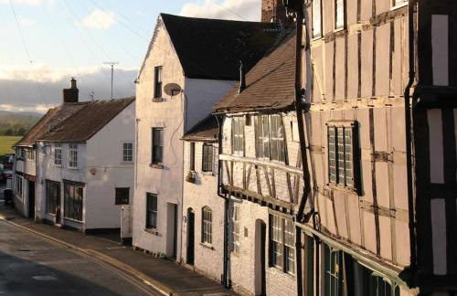 Crescent Cottage, sleeps 8, pet friendly - Photo 18