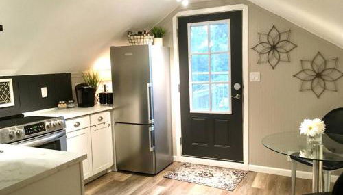 Snug Studio Retreat- Near to Aviation museum and Highway - Foto 3, dishwasher