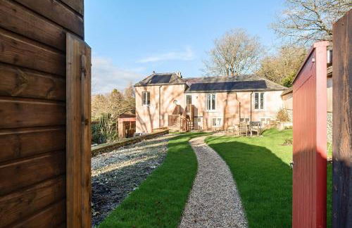 Artist's Studio - Photo 43