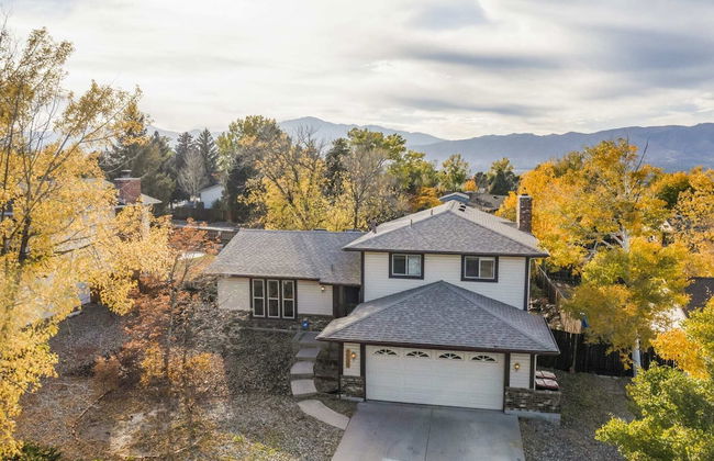 4BR Central Location & Near Parks! - Photo 1