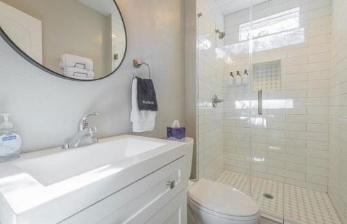 Classic City Apartment w Firepit - Photo 9