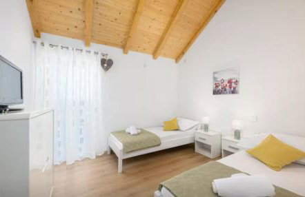 Charming village house with pool - Photo 36